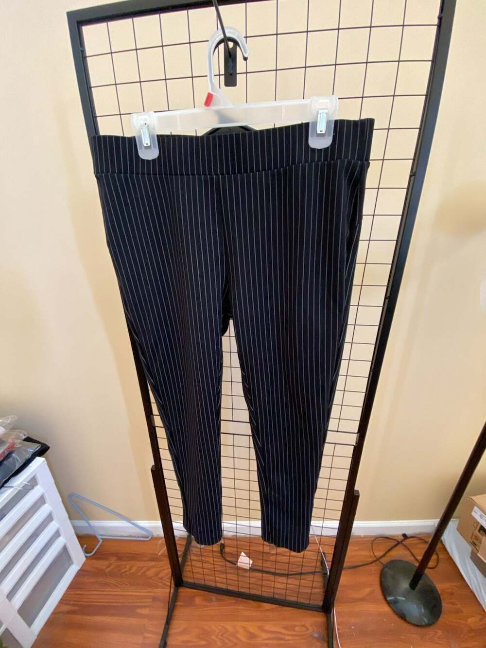 Maze Collection Plus Size 2X Black White Pinstripe Pull-On Pants Leggings
